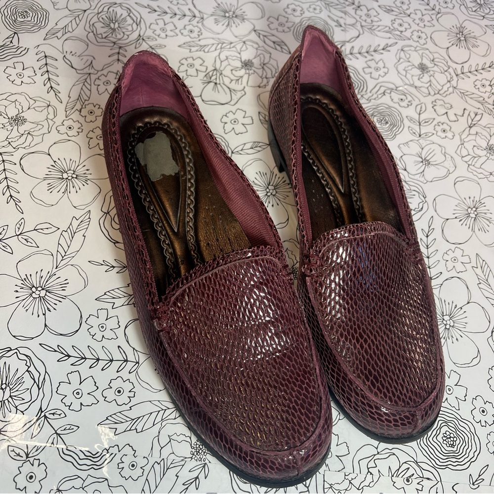 Women’s Trotters Loafers Shoes Slip On Flats Deep Purple Sz 8.5 Leather Upper